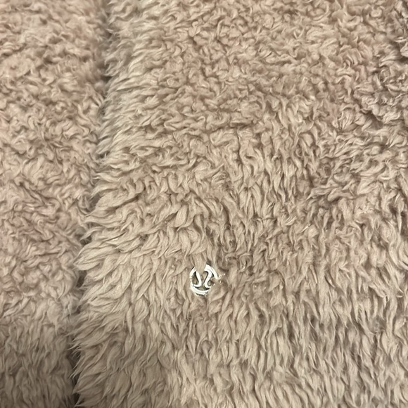 Lululemon Sherpa - Picture 2 of 4